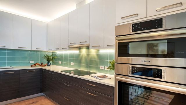 300 S PINEAPPLE AVENUE 302, Sarasota, FL 34236
