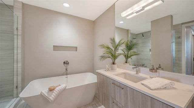 300 S PINEAPPLE AVENUE 302, Sarasota, FL 34236