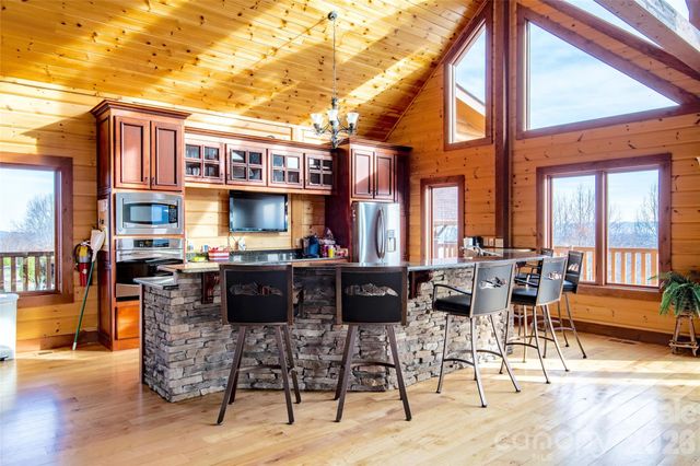 913 High Valley Way 913, Lenoir, NC 28645