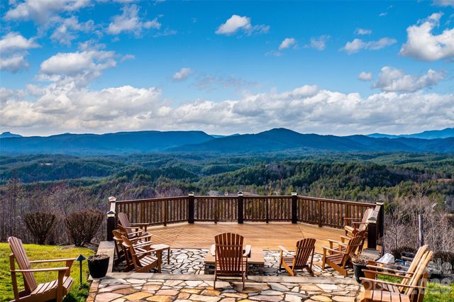 913 High Valley Way 913, Lenoir, NC 28645