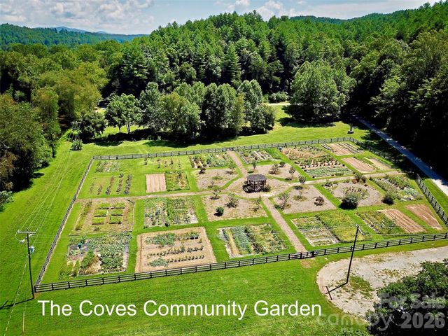 913 High Valley Way 913, Lenoir, NC 28645