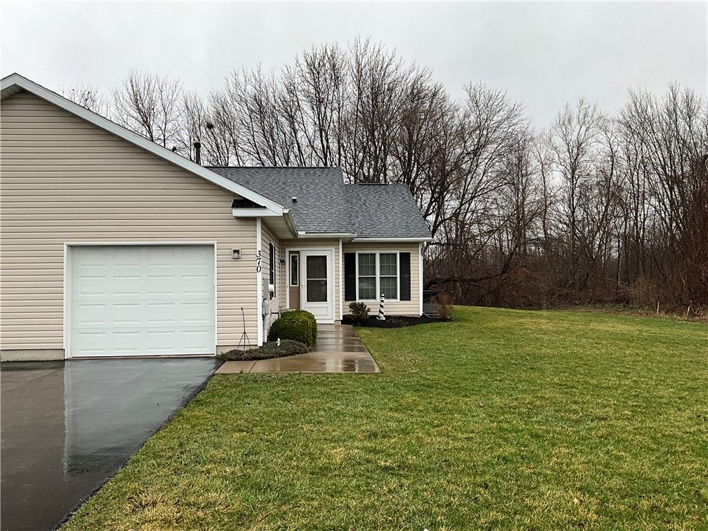370 Walker Drive, Canandaigua City, NY 14424