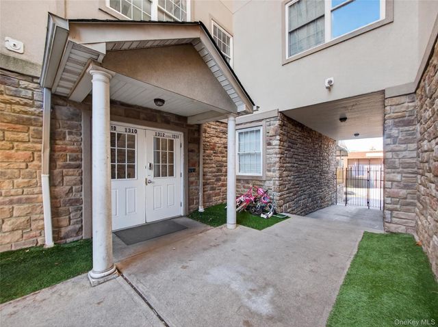 1310 Parkview Drive, Spring Valley, NY 10977