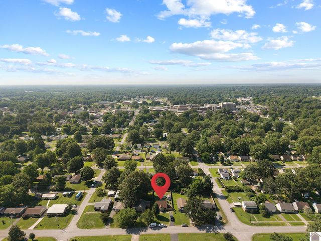 2420 Clay St, Paducah, KY 42001