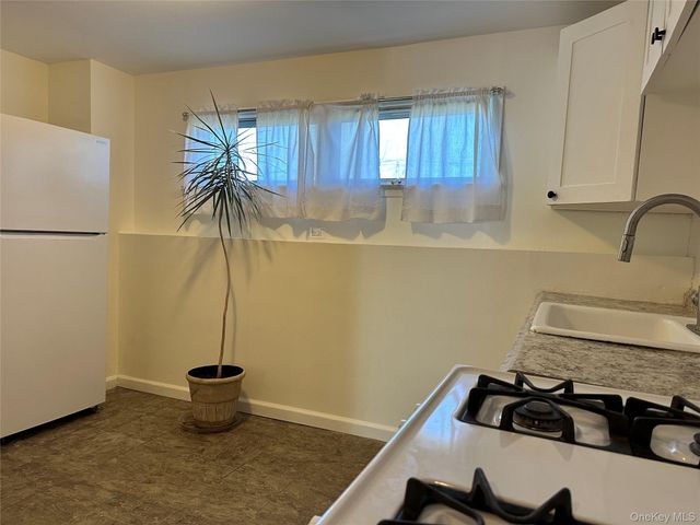 1502 St Louis Avenue, Bay Shore, NY 11706