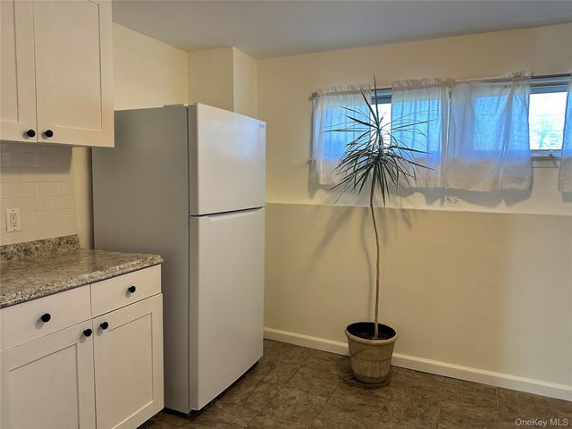 1502 St Louis Avenue, Bay Shore, NY 11706