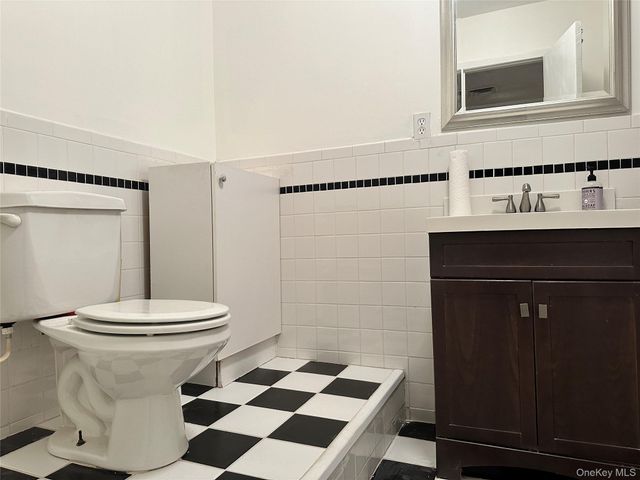 1502 St Louis Avenue, Bay Shore, NY 11706