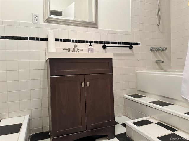 1502 St Louis Avenue, Bay Shore, NY 11706