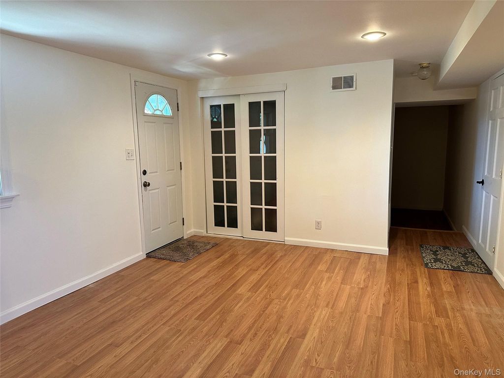 1502 St Louis Avenue, Bay Shore, NY 11706