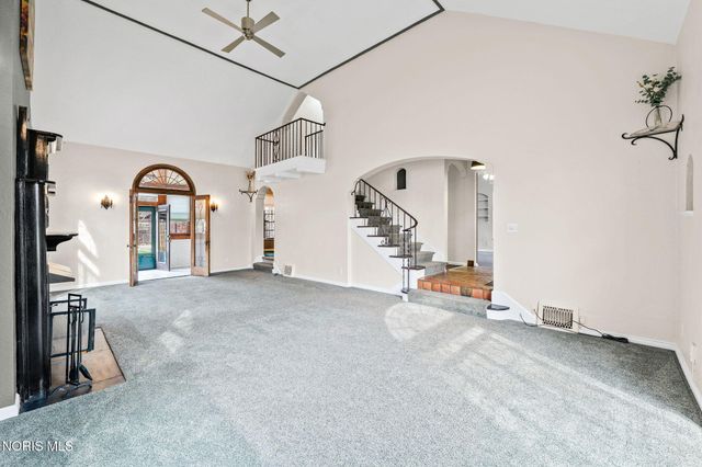 2235 Meadowwood Drive, Toledo, OH 43606