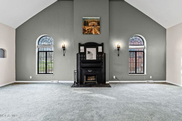 2235 Meadowwood Drive, Toledo, OH 43606