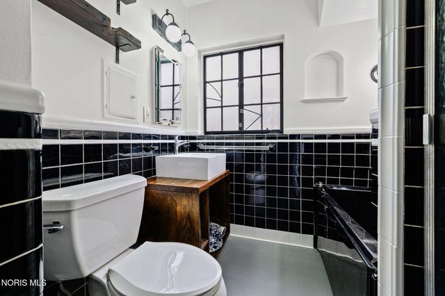 2235 Meadowwood Drive, Toledo, OH 43606