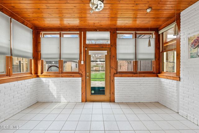 2235 Meadowwood Drive, Toledo, OH 43606