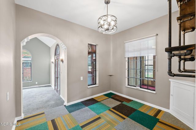 2235 Meadowwood Drive, Toledo, OH 43606