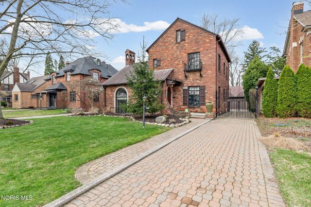 2235 Meadowwood Drive, Toledo, OH 43606