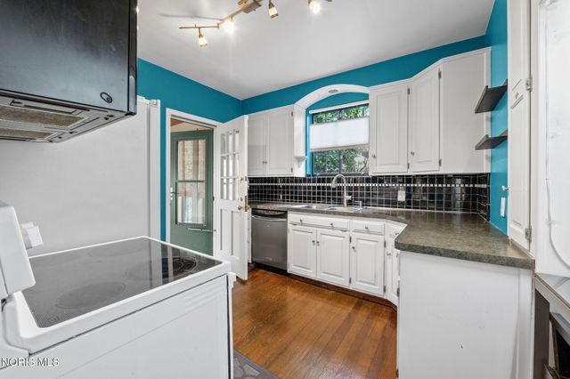 2235 Meadowwood Drive, Toledo, OH 43606