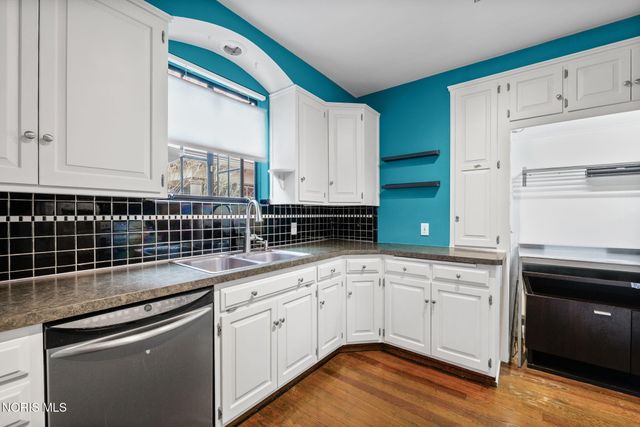 2235 Meadowwood Drive, Toledo, OH 43606