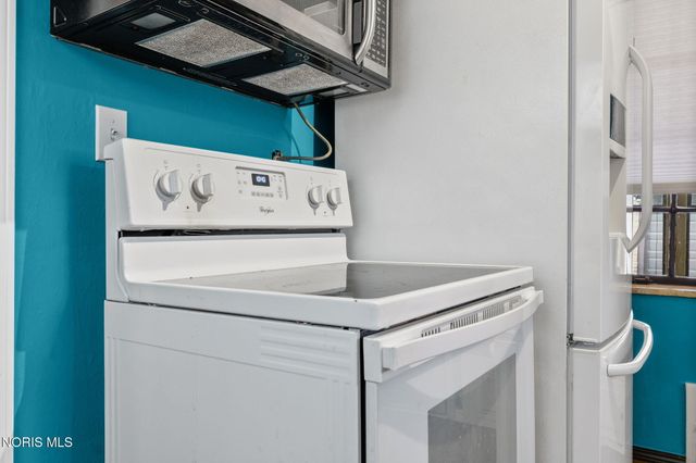 2235 Meadowwood Drive, Toledo, OH 43606