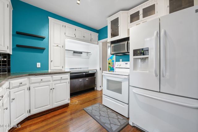 2235 Meadowwood Drive, Toledo, OH 43606