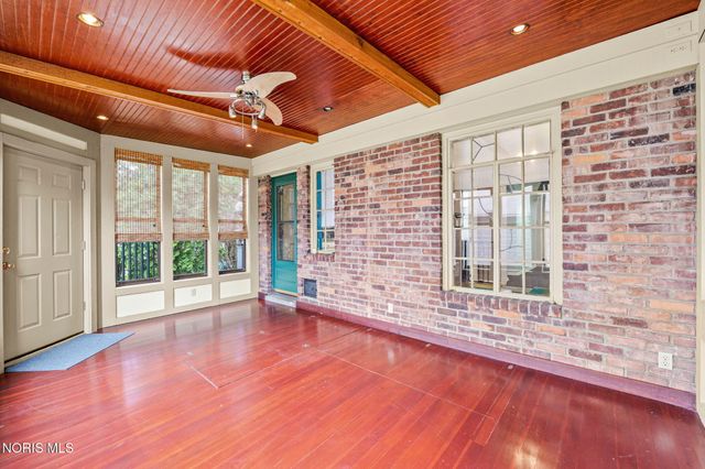 2235 Meadowwood Drive, Toledo, OH 43606