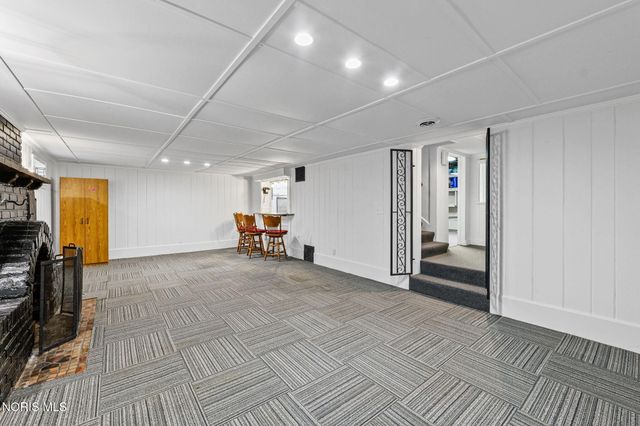 2235 Meadowwood Drive, Toledo, OH 43606