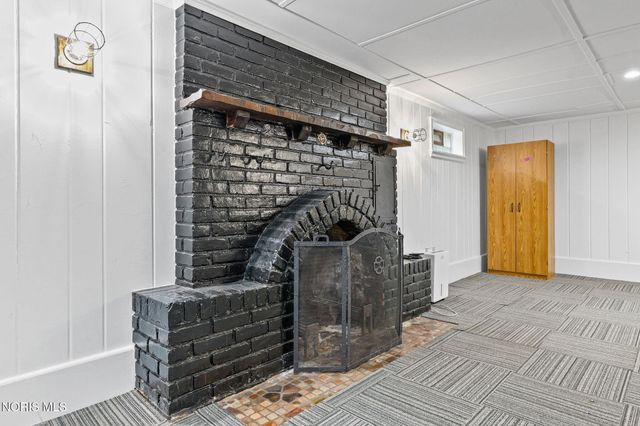 2235 Meadowwood Drive, Toledo, OH 43606