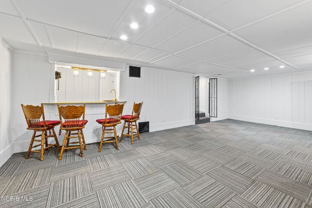 2235 Meadowwood Drive, Toledo, OH 43606