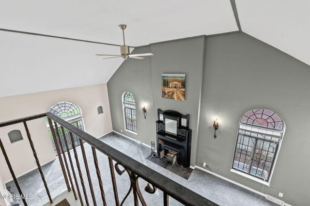 2235 Meadowwood Drive, Toledo, OH 43606