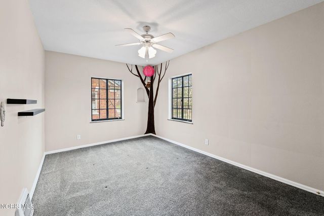 2235 Meadowwood Drive, Toledo, OH 43606