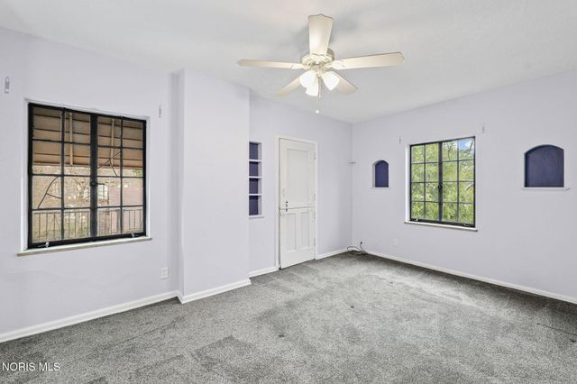 2235 Meadowwood Drive, Toledo, OH 43606