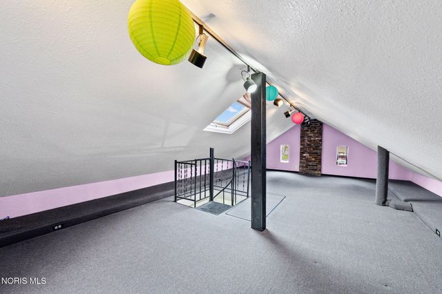 2235 Meadowwood Drive, Toledo, OH 43606