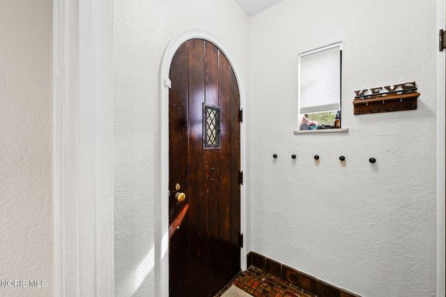 2235 Meadowwood Drive, Toledo, OH 43606