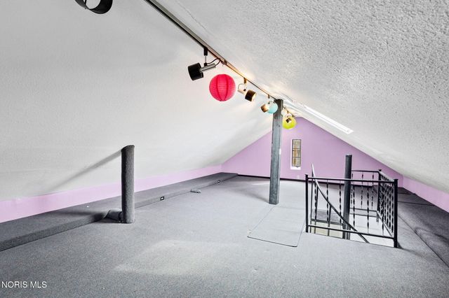 2235 Meadowwood Drive, Toledo, OH 43606