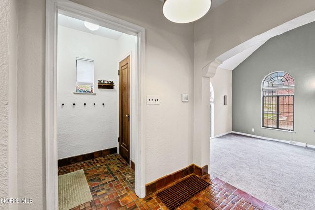 2235 Meadowwood Drive, Toledo, OH 43606