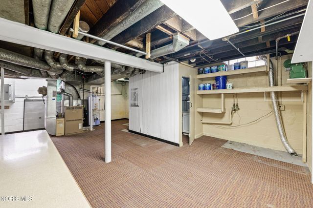 2235 Meadowwood Drive, Toledo, OH 43606