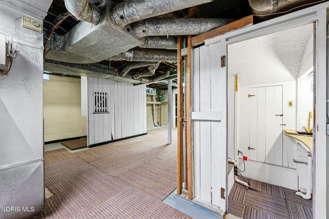 2235 Meadowwood Drive, Toledo, OH 43606