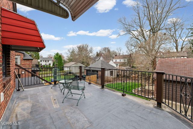 2235 Meadowwood Drive, Toledo, OH 43606