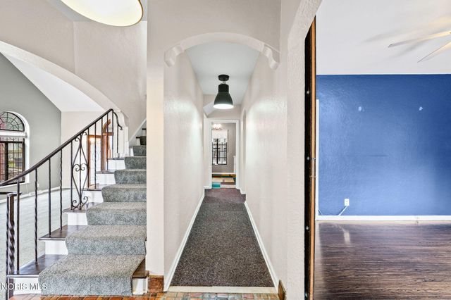 2235 Meadowwood Drive, Toledo, OH 43606