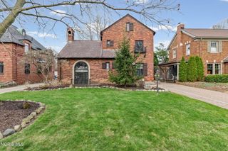 2235 Meadowwood Drive, Toledo, OH 43606