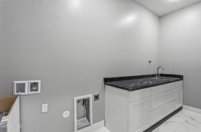 5421 Dougallan Lane, El Paso, TX 79932