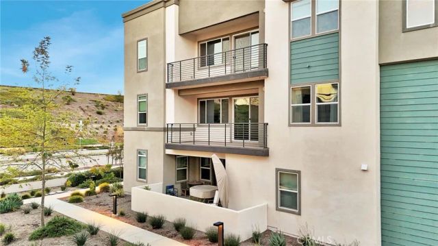 26958 Sandbar Willow Pl 205, Valencia, CA 91355