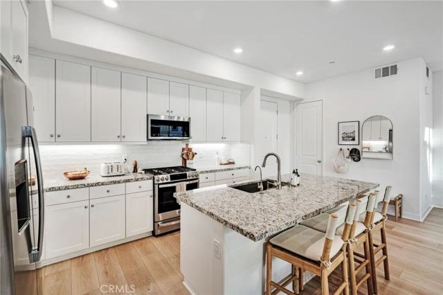 26958 Sandbar Willow Pl 205, Valencia, CA 91355