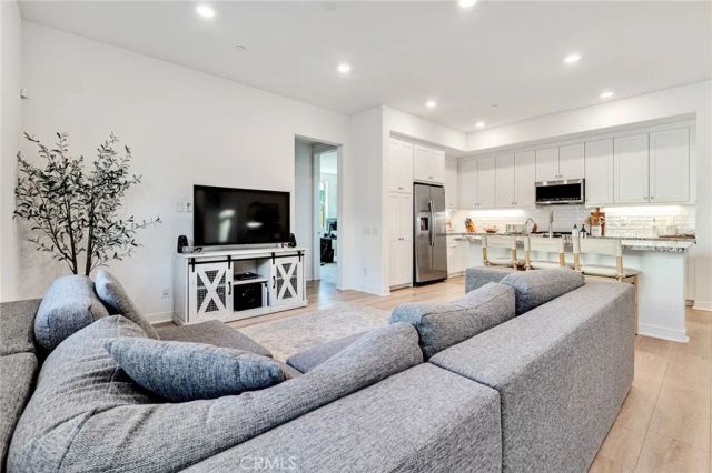 26958 Sandbar Willow Pl 205, Valencia, CA 91355