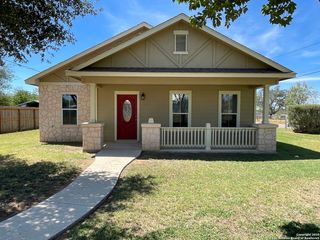 615 McAnnely, Devine, TX 78016