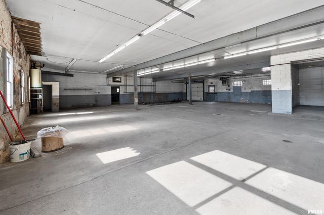 1716-1720& 1708 STATE Street, Bettendorf, IA 52722