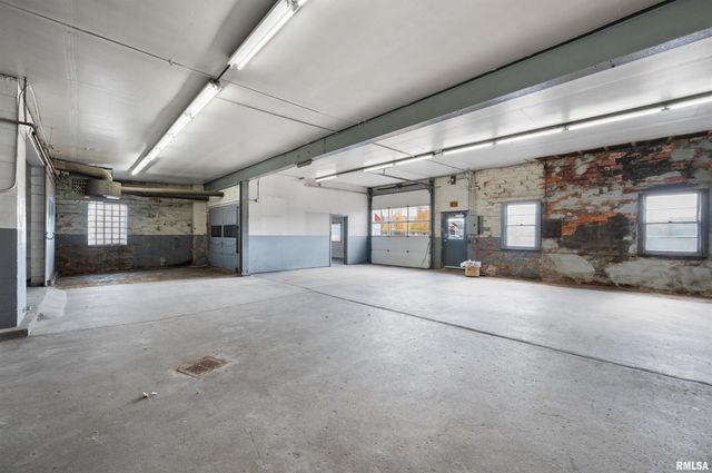 1716-1720& 1708 STATE Street, Bettendorf, IA 52722