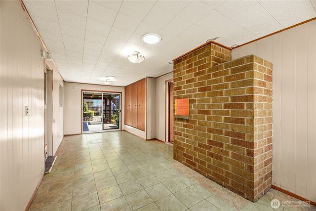 23034 Thunderbird Drive S, Des Moines, WA 98198