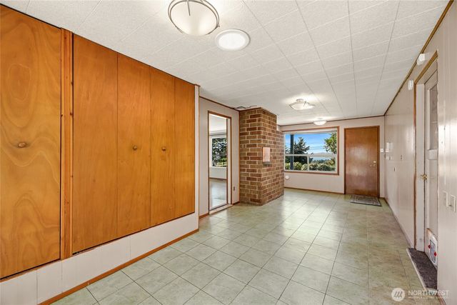 23034 Thunderbird Drive S, Des Moines, WA 98198