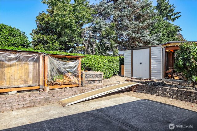 23034 Thunderbird Drive S, Des Moines, WA 98198