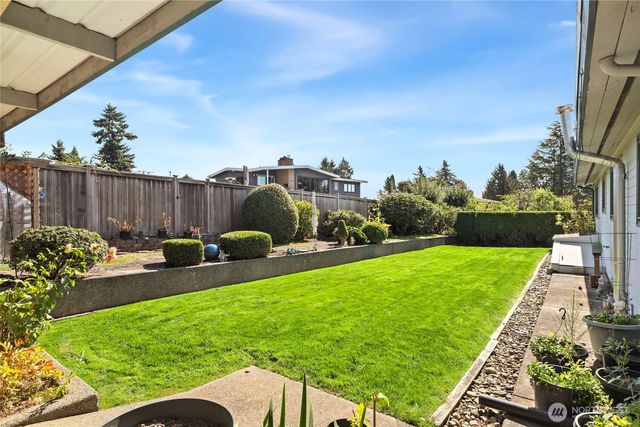 23034 Thunderbird Drive S, Des Moines, WA 98198